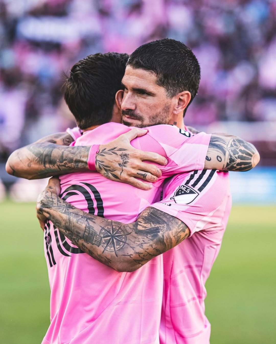 包含赛地聚焦：意甲赛前热度飙升，斯图加特调整名单，更衣室稳定，身体对抗强度拉满的词条